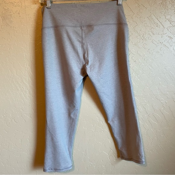 Athleta Gray Cropped Capri Yoga Athletic Training Leggings Medium - Picture 5 of 13